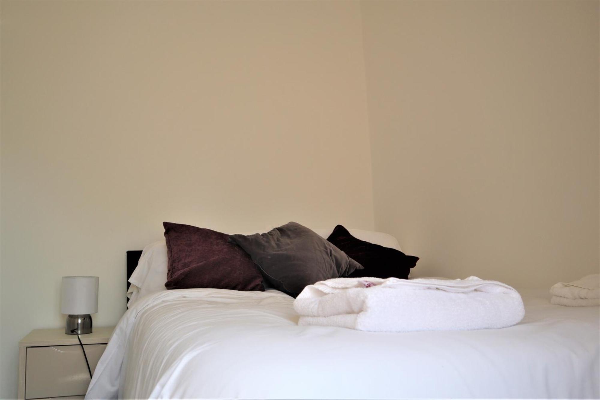 Victoria 4 Bedroom Serviced House Short Lets - Near Northampton Gen Hosp & Town Centre Eksteriør bilde
